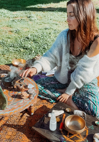 Phoebe Garnsworthy holding a live one on one ritual online